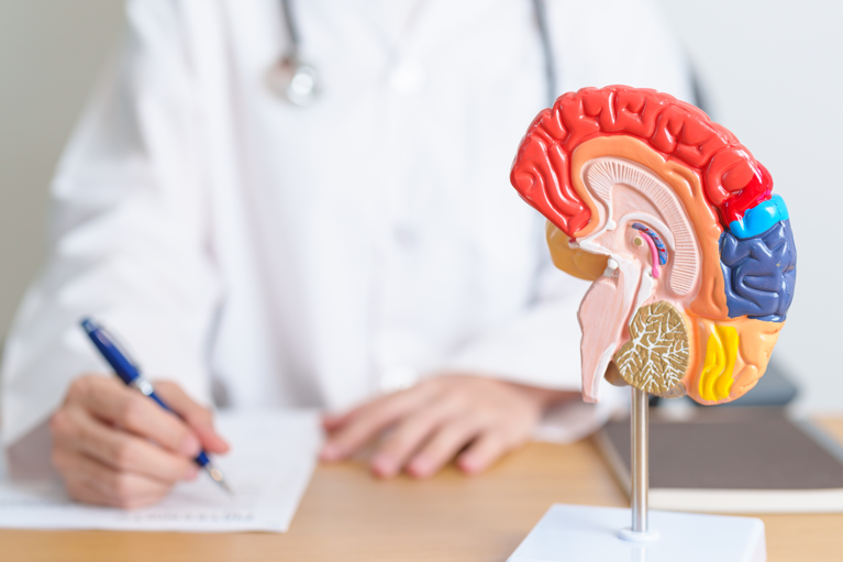 Neurologische Untersuchung zur Förderung der kognitiven Gesundheit in der Reha Brain Health Sprechstunde Zürich.
